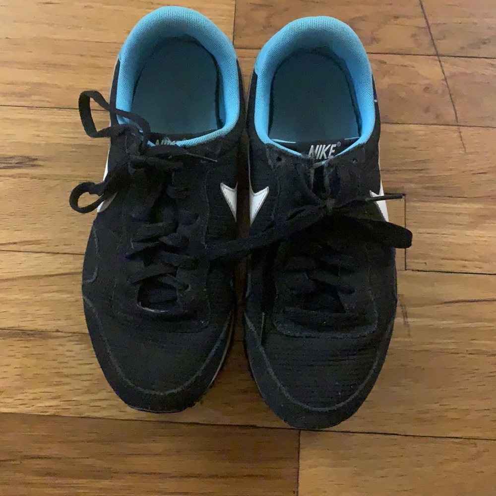 Nike sneakers - Picture 2 of 11